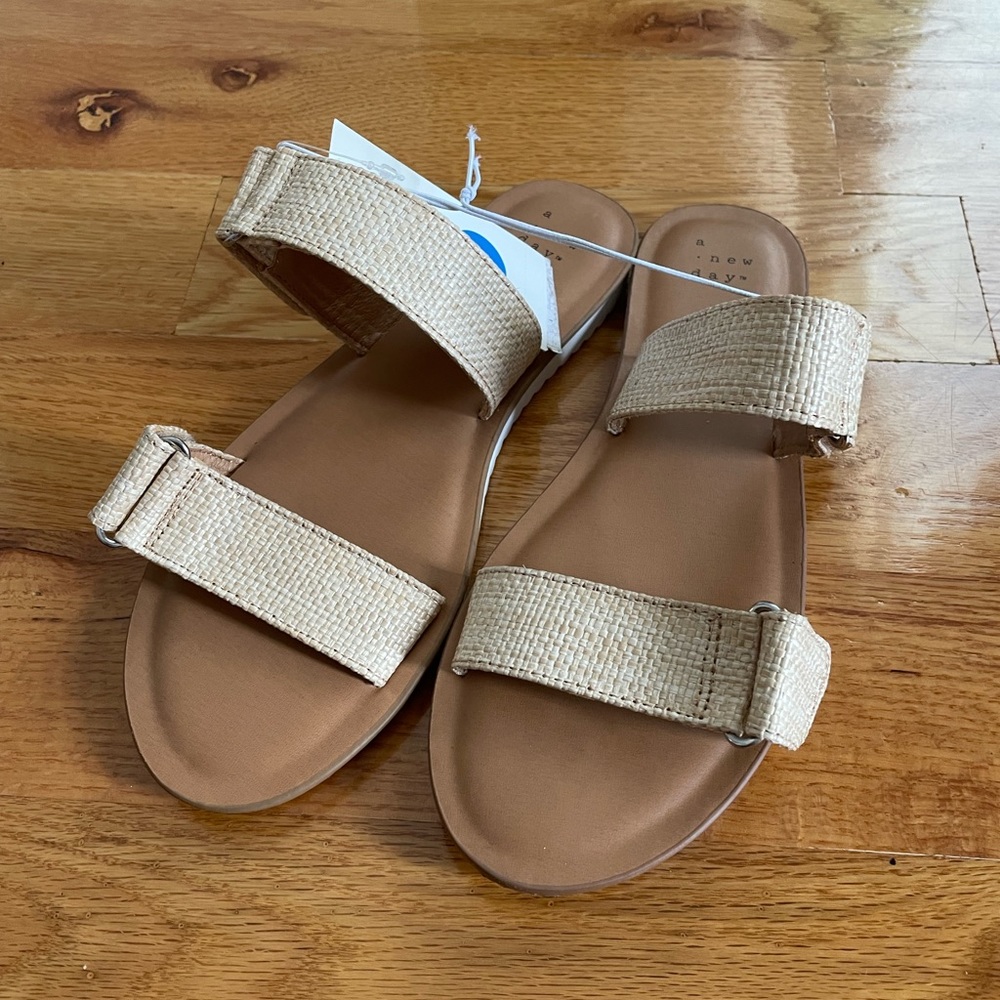 Cute‎ sandals